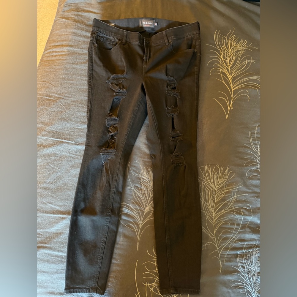 Torrid High Waisted Bombshell Skinny Jeans Size 18 Tall, Black and Distressed